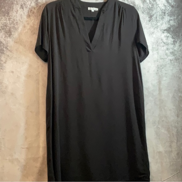 Francesca's Collections Dresses & Skirts - MARY SQUARE SIZE SMALL BLACK OPEN COLLAR SHEATH SHIRT DRESS 100% VISCOE  CHIC